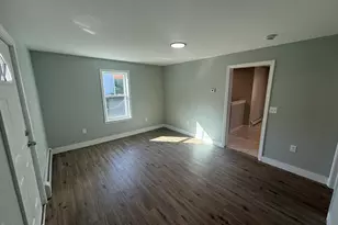 17 Elm St, Adams, MA 01220 - Photo 1