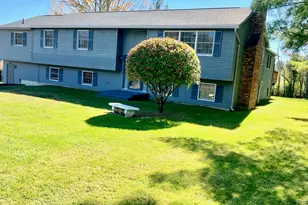 20 Bentrup Ct, Lenox, MA 01240 - Photo 1