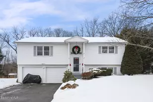 86 Winesap Rd, Pittsfield, MA 01201 - Photo 1