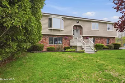 134 Oak Hill Rd, Pittsfield, MA 01201 - Photo 1