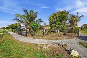 721 Dogwood Rd, West Palm Beach, FL 33409 - Photo 3