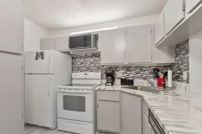 712 Sunny Pine Way #E2, Greenacres, FL 33415 - Photo 13