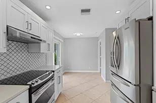 925 Foxpointe Cir, Delray Beach, FL 33445 - Photo 11
