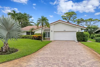 925 Foxpointe Circle, Delray Beach, FL 33445 - Photo 1