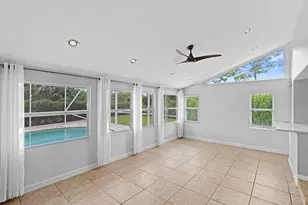 925 Foxpointe Cir, Delray Beach, FL 33445 - Photo 9