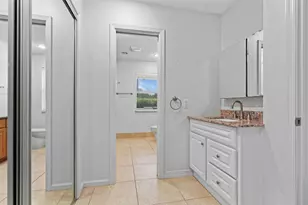 925 Foxpointe Cir, Delray Beach, FL 33445 - Photo 13