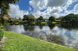 150 Jacaranda Country Club Dr, Plantation, FL 33324 - Photo 23