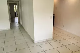 600 Village Green Ct, Palm Springs, FL 33461 - Photo 9