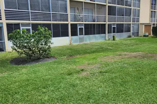 600 Village Green Ct, Palm Springs, FL 33461 - Photo 39