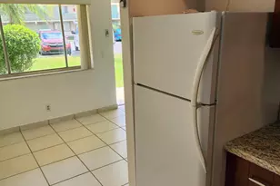 600 Village Green Ct, Palm Springs, FL 33461 - Photo 5