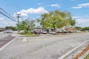2100 NW 27th St, Oakland Park, FL 33311 - Photo 3