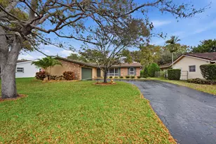 8611 NW 29th Dr, Coral Springs, FL 33065 - Photo 3