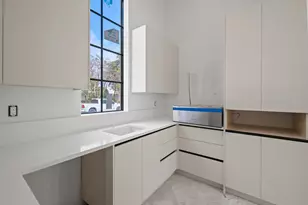 298 NE 8th St, Boca Raton, FL 33432 - Photo 11