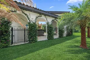 298 NE 8th St, Boca Raton, FL 33432 - Photo 3