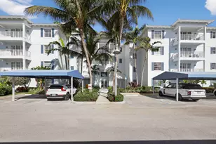 915 Bay Colony Dr S, Juno Beach, FL 33408 - Photo 1