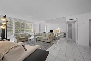 401 Peruvian, Palm Beach, FL 33480 - Photo 1