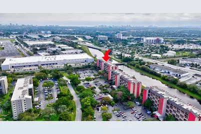 2200 S Cypress Bend Drive S #702, Pompano Beach, FL 33069 - Photo 5