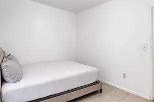 250 NW 83rd St, Miami, FL 33150 - Photo 33