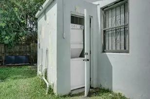 250 NW 83rd St, Miami, FL 33150 - Photo 43