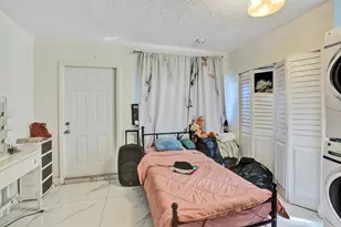 640 NE 160th St, Miami, FL 33162 - Photo 15