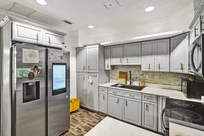 640 NE 160th Street, Miami, FL 33162 - Photo 9