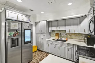 640 NE 160th St, Miami, FL 33162 - Photo 9