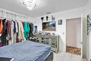 640 NE 160th St, Miami, FL 33162 - Photo 17