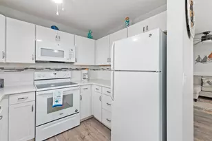 2929 SE Ocean Blvd, Stuart, FL 34996 - Photo 5