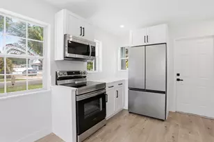 2312 Redwood Rd, West Palm Beach, FL 33409 - Photo 9