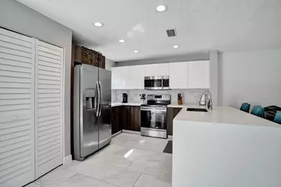 9841 NW 9th Court, Plantation, FL 33324 - Photo 11