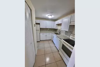 409 Executive Center Drive #208, West Palm Beach, FL 33401 - Photo 1