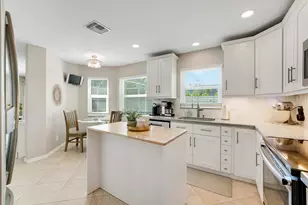 7097 Crescent Creek Ln, Coconut Creek, FL 33073 - Photo 9