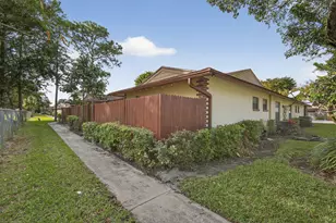 4296 Woodstock Dr, West Palm Beach, FL 33409 - Photo 5