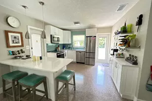 127 SW 10th Ave, Boynton Beach, FL 33435 - Photo 3