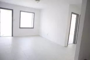 1056 NE 34th Ct, Oakland Park, FL 33334 - Photo 7