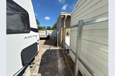 129 Cayman, Palm Springs, FL 33461 - Photo 29