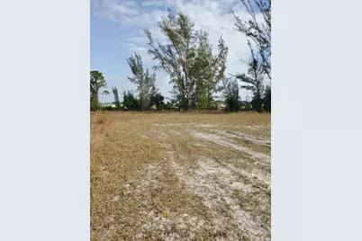 3905 NE 9th Avenue, Cape Coral, FL 33909 - Photo 5