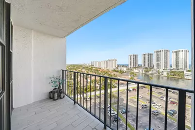 1000 Parkview Drive #1006, Hallandale Beach, FL 33009 - Photo 9