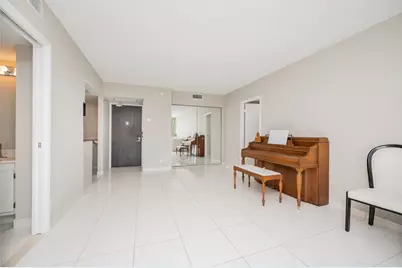 20335 W Country Club Drive #1704, Aventura, FL 33180 - Photo 5