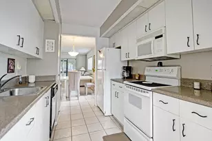 13455 SW 16th Ct, Pembroke Pines, FL 33027 - Photo 7