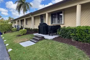 340 Pine Ridge Cir, Greenacres, FL 33463 - Photo 21