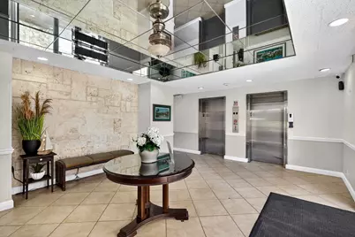 2555 NE 11th Street Street NE #202, Fort Lauderdale, FL 33304 - Photo 3