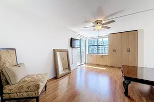 20100 W Country Club Dr, Aventura, FL 33180 - Photo 17