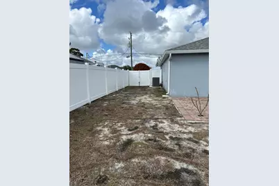 1114 SW Bellevue Avenue, Port Saint Lucie, FL 34953 - Photo 17