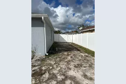 1114 SW Bellevue Avenue, Port Saint Lucie, FL 34953 - Photo 17