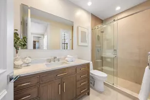 686 Hermitage Cir, Palm Beach Gardens, FL 33410 - Photo 57