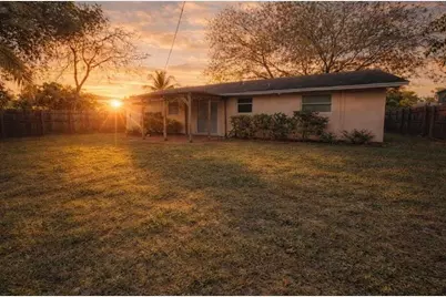 823 Lynnwood Drive, Lake Worth Beach, FL 33461 - Photo 17