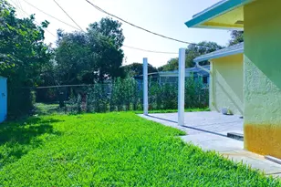 324 S Chillingworth Dr, West Palm Beach, FL 33409 - Photo 3