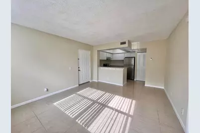 752 Executive Center Drive #33, West Palm Beach, FL 33401 - Photo 3