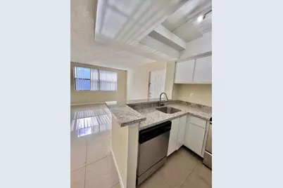 752 Executive Center Drive #33, West Palm Beach, FL 33401 - Photo 5